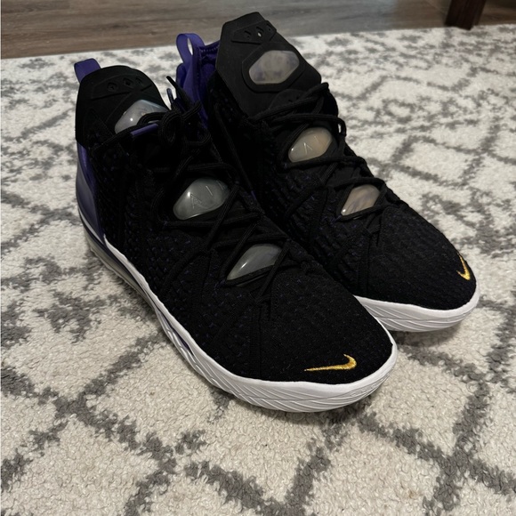 Nike Lebron 16 - Picture 1 of 2